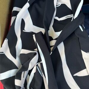 Black & White Abstract Print pants they are not wide leg